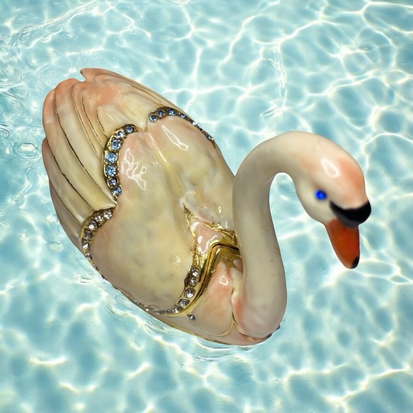 Vintage Enamel Swan Trinket Box - Picture 2 of 11